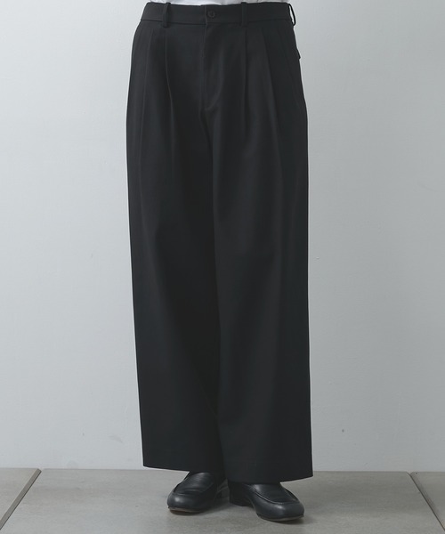 markaware（マーカウェア）の「【markaware/marka】TRIPLE PLEATED WIDE TROUSERS（スラックス・メンズ・グレー/ブラック/ネイビー・2/1）」の2枚目の写真