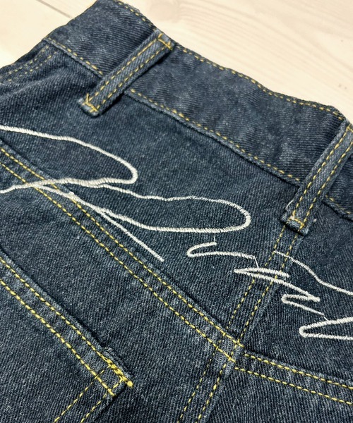 NANEA(ナネア)の「バックロゴ刺繍 切り替えカーブデニムパンツ(デニムパンツ・レディース・ブルー・X-LARGE/LARGE/MEDIUM/SMALL)」の3枚目の写真