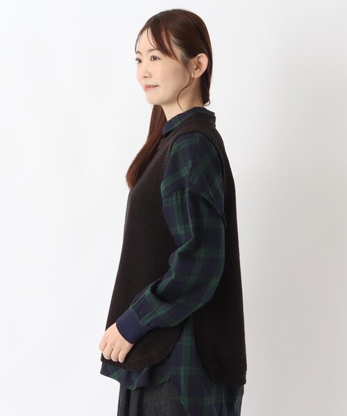 one'sterrace（ワンズテラス）の「ラウンドヘム サイドスリットベスト（ベスト・レディース・カーキ系5/ベージュ系8/ブラック系8・02）」の5枚目の写真