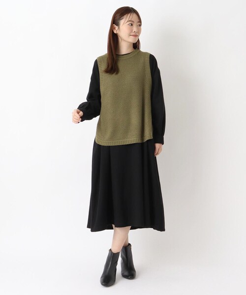 one'sterrace（ワンズテラス）の「ラウンドヘム サイドスリットベスト（ベスト・レディース・カーキ系5/ベージュ系8/ブラック系8・02）」の12枚目の写真