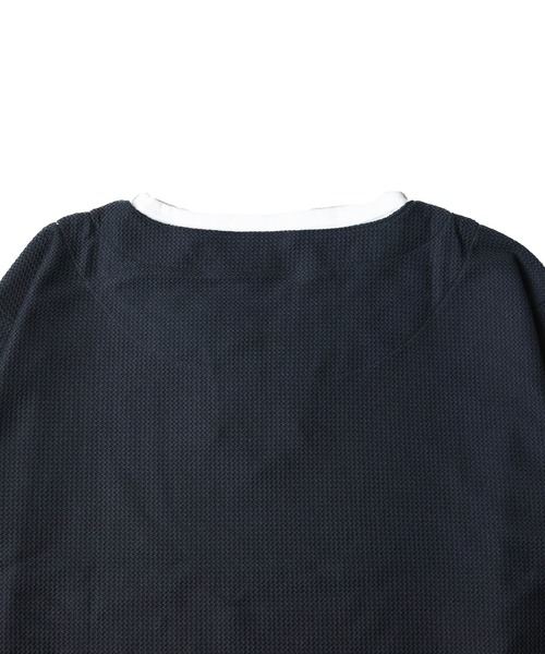 B.I.D.(ビーアイディー)の「《エステルウェッジ レイヤード風キーネックTシャツ》(Tシャツ/カットソー・レディース・ブラック/グリーン/サンドベージュ・LARGE)」の5枚目の写真