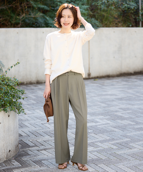 SLOBE IENA（スローブイエナ）の「《4サイズ展開》ベルテット2タックストレートパンツ（スラックス・レディース・ブラック/カーキ・34/36/38/40）」の16枚目の写真