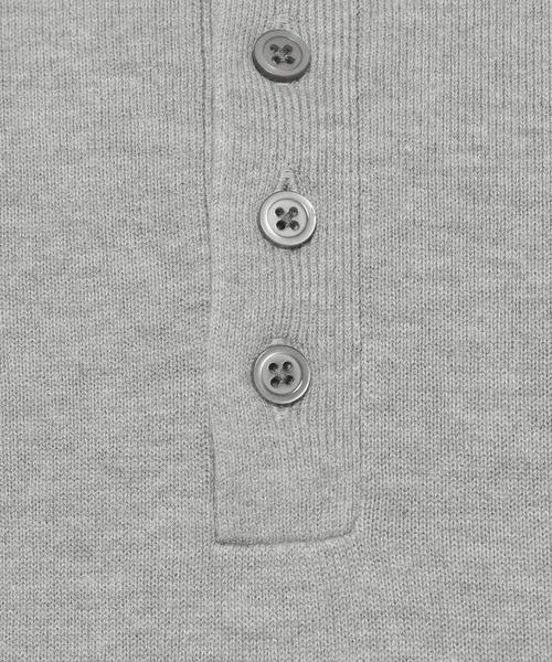 LURAKU（ルラク）の「【LURAKU】High Gauge Compact Henry Neck Knit / ハイゲージコンパクトヘンリーネックニット（ニット/セーター・メンズ・グレー/ブラック・M/S/L）」の22枚目の写真