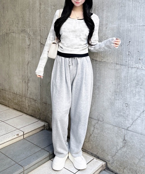 INGNI(イング)の「ムラ染めヘンリーネックレイヤード胸クロス装飾トップス(Tシャツ/カットソー・レディース・オフホワイト/ブラウン/ブラック・M)」の10枚目の写真