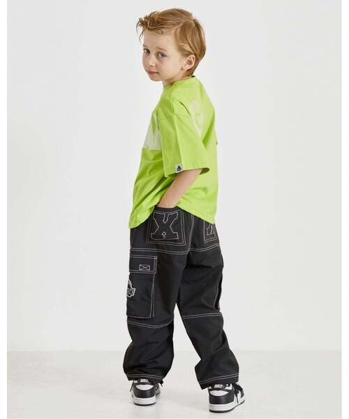 XLARGE KIDS(エクストララージキッズ)の「グラデーションロゴ 半袖Tシャツ(Tシャツ/カットソー・キッズ・ブラック/黄緑系・80cm/130cm/110cm/100cm/90cm/140cm/120cm)」の13枚目の写真