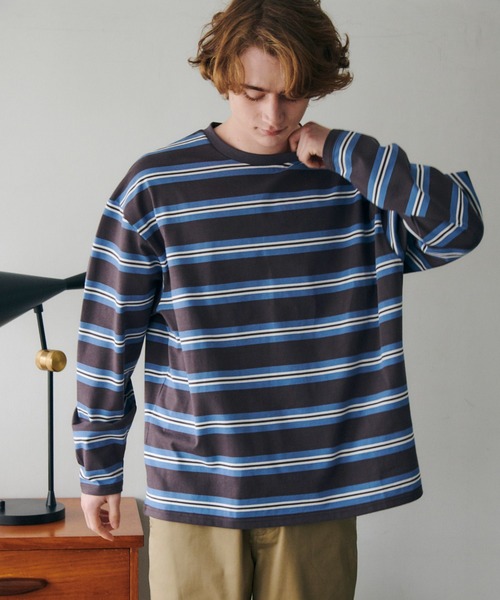 MAISON CLUB（メゾンクラブ）の「【MAISON CLUB】Over Multi Border Tee / オーバーマルチボーダーTee 長袖　ロンT（Tシャツ/カットソー・メンズ・チャコールグレー/ブラウン/ネイビー・M/L）」の2枚目の写真