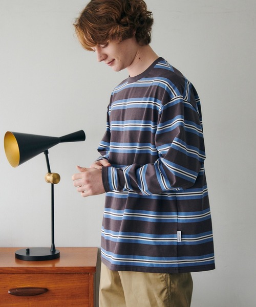 MAISON CLUB（メゾンクラブ）の「【MAISON CLUB】Over Multi Border Tee / オーバーマルチボーダーTee 長袖　ロンT（Tシャツ/カットソー・メンズ・チャコールグレー/ブラウン/ネイビー・M/L）」の4枚目の写真