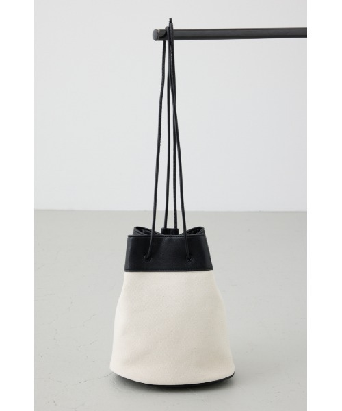AZUL by moussy（アズールバイマウジー）の「リバーシブルバケツバッグ（ショルダーバッグ・レディース・ブラック/ブラウン・FREE）」の3枚目の写真