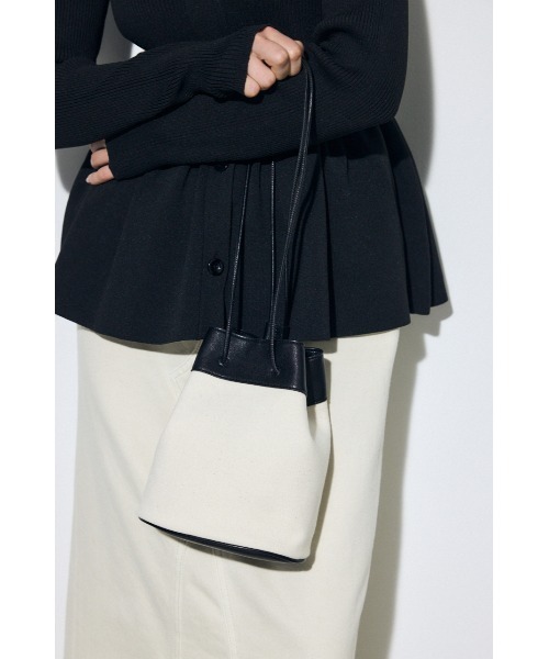 AZUL by moussy（アズールバイマウジー）の「リバーシブルバケツバッグ（ショルダーバッグ・レディース・ブラック/ブラウン・FREE）」の4枚目の写真