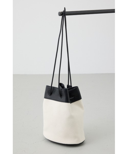 AZUL by moussy（アズールバイマウジー）の「リバーシブルバケツバッグ（ショルダーバッグ・レディース・ブラック/ブラウン・FREE）」の8枚目の写真