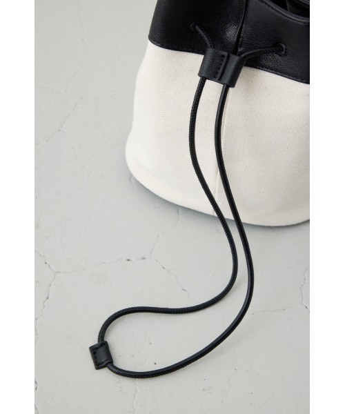 AZUL by moussy（アズールバイマウジー）の「リバーシブルバケツバッグ（ショルダーバッグ・レディース・ブラック/ブラウン・FREE）」の11枚目の写真