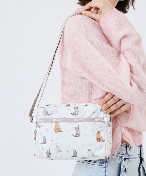 DANIELLA CROSSBODY サクラキャッツ（ショルダーバッグ）｜LeSportsac