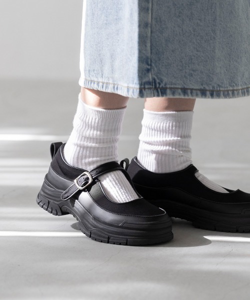 menue(メヌエ)の「メリージェーン ストラップ厚底スニーカー(スニーカー・レディース・グレー/ブラック・39/38/37/36/40)」の11枚目の写真