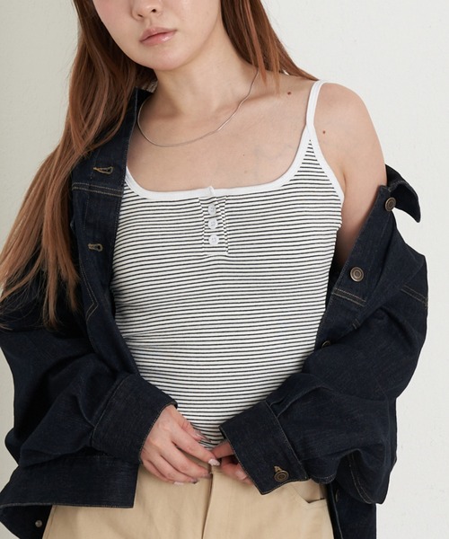 RAY CASSIN(レイカズン)の「パット付ボーダーヘンリーキャミ(キャミソール・レディース・ホワイト/ピンク/グレー/ブラック・FREE)」の2枚目の写真