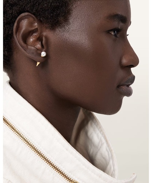 ALLSAINTS(オールセインツ)の「HAZEL SMALL PEARL STUD EARRINGS | HAZEL スモール パール スタッド イヤリング・ピアス(ピアス(両耳用)・レディース・ゴールド系その他・ONE SIZE)」の2枚目の写真