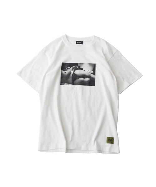Subciety(サブサエティ)の「intimate room tee(Tシャツ/カットソー・メンズ・ブラック×ブルー/ブラック/ホワイト×レッド/ホワイト・SMALL/MEDIUM/LARGE/X-LARGE/XX-LARGE)」の9枚目の写真