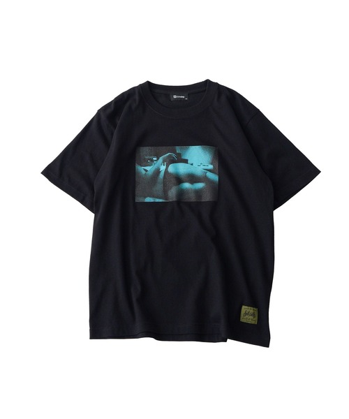 Subciety(サブサエティ)の「intimate room tee(Tシャツ/カットソー・メンズ・ブラック×ブルー/ブラック/ホワイト×レッド/ホワイト・SMALL/MEDIUM/LARGE/X-LARGE/XX-LARGE)」の12枚目の写真