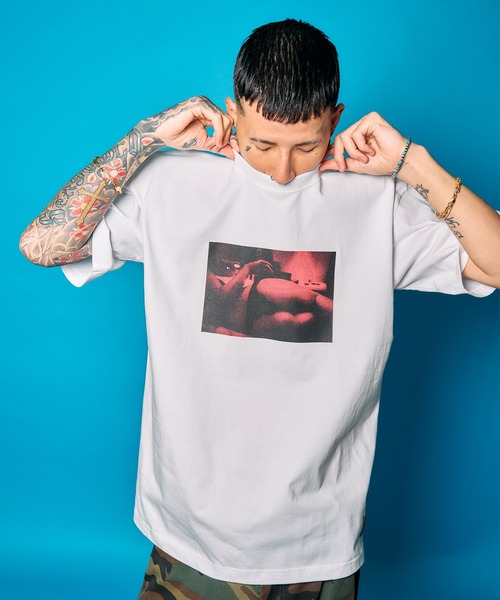 Subciety(サブサエティ)の「intimate room tee(Tシャツ/カットソー・メンズ・ブラック×ブルー/ブラック/ホワイト×レッド/ホワイト・SMALL/MEDIUM/LARGE/X-LARGE/XX-LARGE)」の17枚目の写真