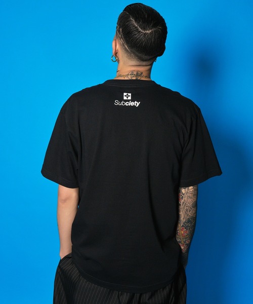 Subciety(サブサエティ)の「intimate room tee(Tシャツ/カットソー・メンズ・ブラック×ブルー/ブラック/ホワイト×レッド/ホワイト・SMALL/MEDIUM/LARGE/X-LARGE/XX-LARGE)」の5枚目の写真
