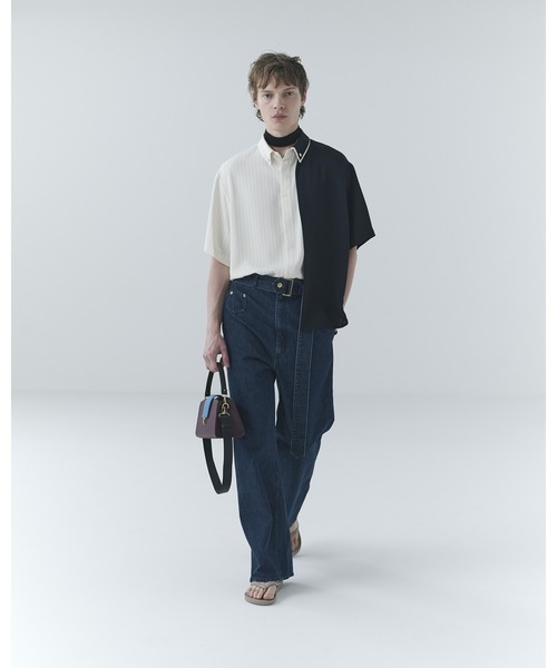 CULLNI(クルニ)の「Flap Trapezoid Leather Bag(ショルダーバッグ・メンズ・オフホワイト/ブラック/バーガンディー/ブラック系・ONESIZE)」の9枚目の写真