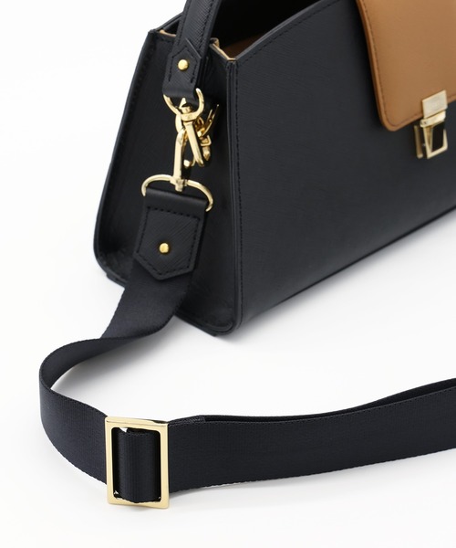 CULLNI(クルニ)の「Flap Trapezoid Leather Bag(ショルダーバッグ・メンズ・オフホワイト/ブラック/バーガンディー/ブラック系・ONESIZE)」の15枚目の写真