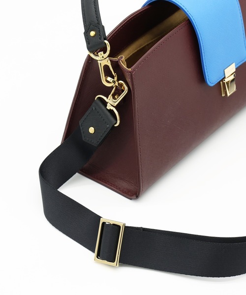 CULLNI(クルニ)の「Flap Trapezoid Leather Bag(ショルダーバッグ・メンズ・オフホワイト/ブラック/バーガンディー/ブラック系・ONESIZE)」の18枚目の写真