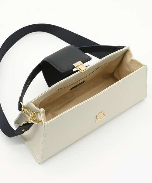 CULLNI(クルニ)の「Flap Trapezoid Leather Bag(ショルダーバッグ・メンズ・オフホワイト/ブラック/バーガンディー/ブラック系・ONESIZE)」の7枚目の写真