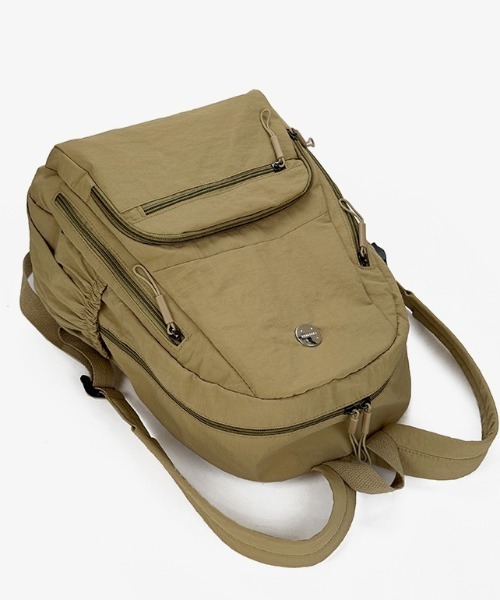 Teem Store(チームストア)の「【大容量/A4対応・PC収納◎】【ユニセックス】ワンポイント軽量ベーシックバックパック(バックパック/リュック・レディース・カーキ/オレンジ/イエロー/ブラック/ホワイト/グレー・F)」の9枚目の写真