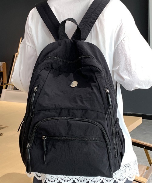 Teem Store(チームストア)の「【大容量/A4対応・PC収納◎】【ユニセックス】ワンポイント軽量ベーシックバックパック(バックパック/リュック・レディース・カーキ/オレンジ/イエロー/ブラック/ホワイト/グレー・F)」の17枚目の写真