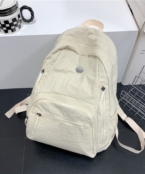 Teem Store(チームストア)の「【大容量/A4対応・PC収納◎】【ユニセックス】ワンポイント軽量ベーシックバックパック(バックパック/リュック・レディース・カーキ/オレンジ/イエロー/ブラック/ホワイト/グレー・F)」の12枚目の写真