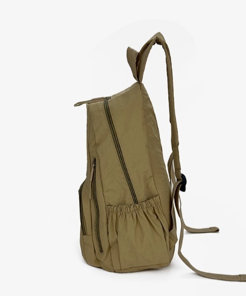 Teem Store(チームストア)の「【大容量/A4対応・PC収納◎】【ユニセックス】ワンポイント軽量ベーシックバックパック(バックパック/リュック・レディース・カーキ/オレンジ/イエロー/ブラック/ホワイト/グレー・F)」の10枚目の写真