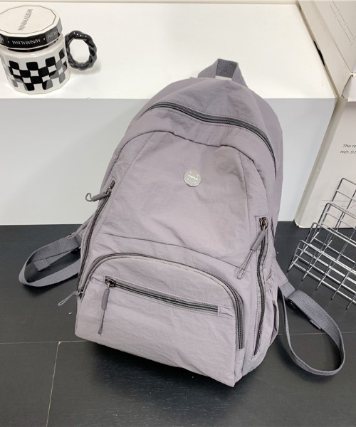 Teem Store(チームストア)の「【大容量/A4対応・PC収納◎】【ユニセックス】ワンポイント軽量ベーシックバックパック(バックパック/リュック・レディース・カーキ/オレンジ/イエロー/ブラック/ホワイト/グレー・F)」の19枚目の写真