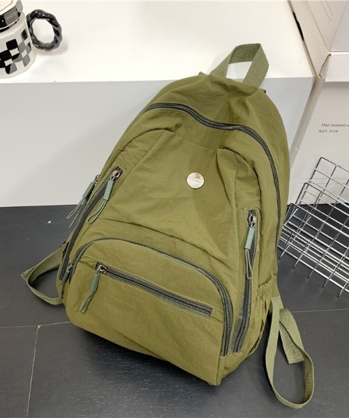 Teem Store(チームストア)の「【大容量/A4対応・PC収納◎】【ユニセックス】ワンポイント軽量ベーシックバックパック(バックパック/リュック・レディース・カーキ/オレンジ/イエロー/ブラック/ホワイト/グレー・F)」の21枚目の写真