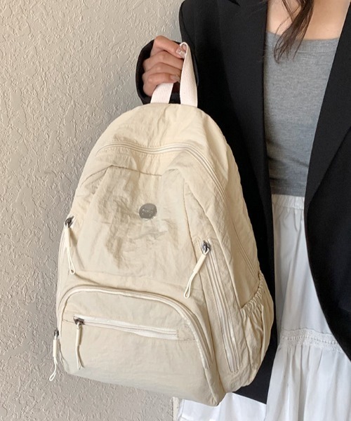 Teem Store(チームストア)の「【大容量/A4対応・PC収納◎】【ユニセックス】ワンポイント軽量ベーシックバックパック(バックパック/リュック・レディース・カーキ/オレンジ/イエロー/ブラック/ホワイト/グレー・F)」の14枚目の写真