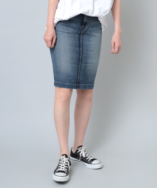 min@RNA(ミンアットアールエヌエー)の「G0866 ソフトストレッチデニムミディタイトスカート(デニムスカート・レディース・ライトインディゴブルー/インディゴブルー・3/2)」の5枚目の写真