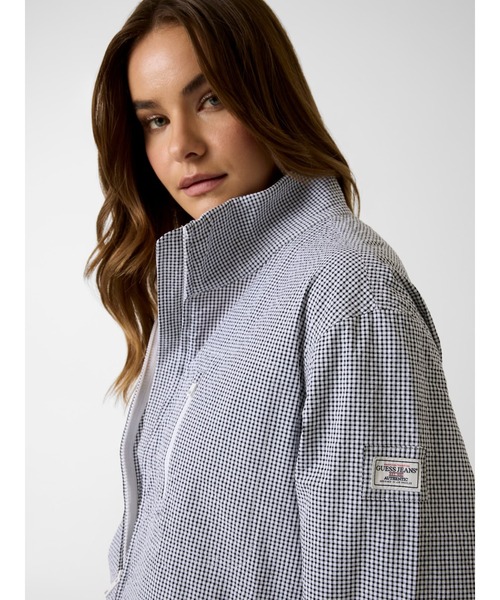 GUESS JEANS（ゲスジーンズ）の「GUESS JEANS Packable Jacket ジャケット（ブルゾン・レディース・ホワイト×ブラック/ライトブルー・MEDIUM/X-SMALL/SMALL）」の4枚目の写真