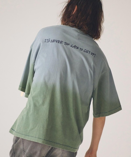 ADAM PATEK(アダムパテック)の「ADAMPATEK/gallagher agingT/プリント、刺繍入りエイジング加工Tシャツ(Tシャツ/カットソー・メンズ・グリーン/ブラック/ホワイト/ピンク・1/2)」の19枚目の写真