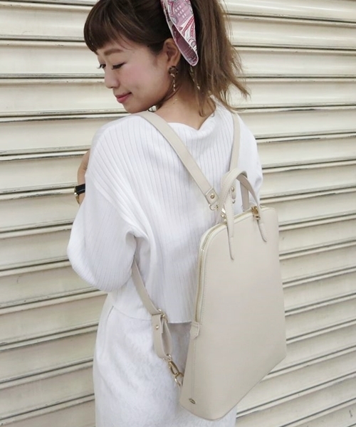 Chico（チコ）の「【who's who Chico】スクエア2WAYリュック（バックパック/リュック・レディース・ブラック/グレー/ライトベージュ・FREE）」の3枚目の写真