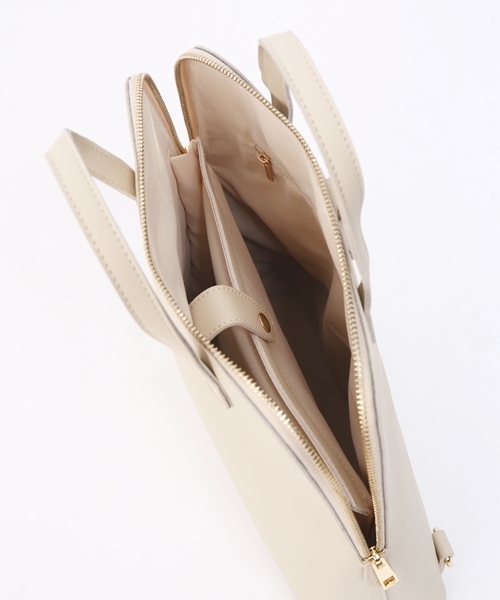 Chico（チコ）の「【who's who Chico】スクエア2WAYリュック（バックパック/リュック・レディース・ブラック/グレー/ライトベージュ・FREE）」の6枚目の写真