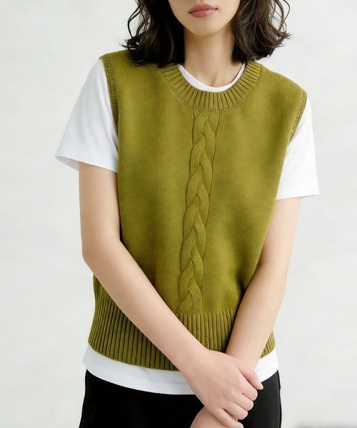 ReRe（リリ）の「バックボダンデザインケーブル編みニットベスト（ベスト・レディース・グレー/ベージュ/ネイビー/ワインレッド/グリーン・FREE）」の3枚目の写真
