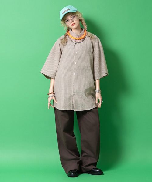 an meets zakka(アンミツザッカ)の「an meets zakka レトロアンティーク装飾アート型抜きスクエアプレートバンドブレスレットウォッチ(アナログ腕時計・レディース・シルバー/ゴールド・ONESIZE)」の4枚目の写真
