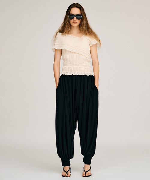 PRANK PROJECT（プランクプロジェクト）の「クレープシャーリングトップス / Crepe Shirring Top（シャツ/ブラウス・レディース・ブラック/アイボリー・FREE）」の4枚目の写真