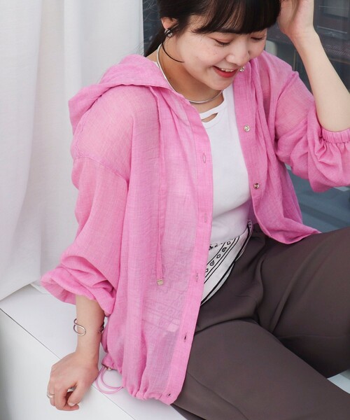 MICO COULIER(ミコクリエ)の「ボイルシャンブレーフード付きブラウス(シャツ/ブラウス・レディース・ライトグレー/ピンク/イエロー・38)」の3枚目の写真