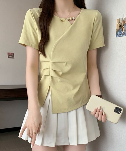 2ly2(トゥーリートゥー)の「パール風デザイン アシンメトリートップス(Tシャツ/カットソー・レディース・ブルー/ブラック/ホワイト/イエロー・FREE)」の9枚目の写真