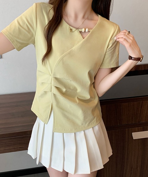 2ly2(トゥーリートゥー)の「パール風デザイン アシンメトリートップス(Tシャツ/カットソー・レディース・ブルー/ブラック/ホワイト/イエロー・FREE)」の8枚目の写真