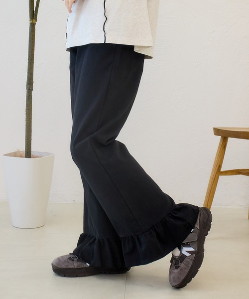 kutir（クティール）の「フリルフレアパンツ（その他パンツ・レディース・アイボリー/ブラック/インディゴブルー/ライトインディゴブルー・SMALL/MEDIUM）」の3枚目の写真