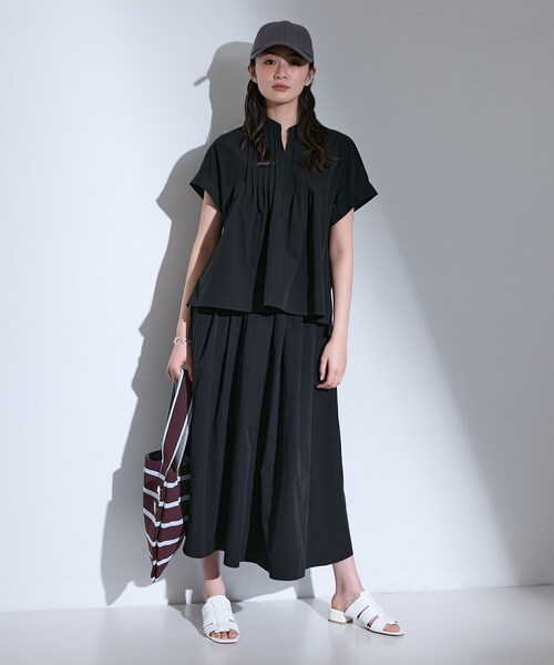INDIVI(インディヴィ)の「【撥水/UVケア/SETUP可能】軽量マキシ丈タックスカート(スカート・レディース・ホワイト/ブラック/ベージュ/ブルー系その他・36/38/05/13/15 /40/19)」の11枚目の写真