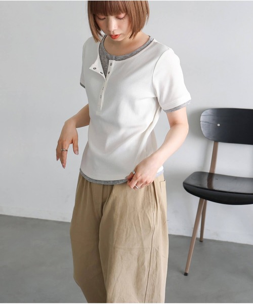 tiptop（ティップトップ）の「[新色追加]配色シアー×ヘンリーネックレイヤードT（Tシャツ/カットソー・レディース・ブラック/オフホワイト/チャコールグレー/ブラウン/グレー系その他・FREE）」の8枚目の写真