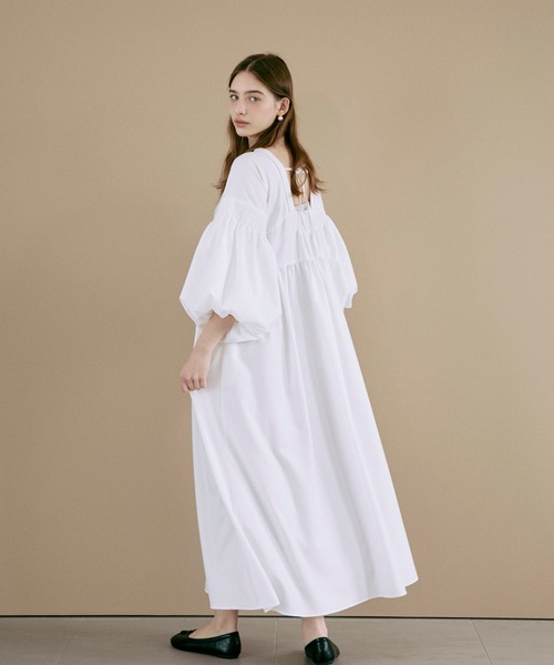 VERSEAU(ヴェルソー)の「ランタンスリーブ・ティアードワンピース(ワンピース・レディース・チャコールグレー/ブラック/オフホワイト・FREE)」の1枚目の写真