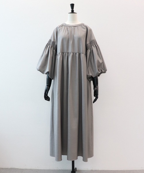 VERSEAU(ヴェルソー)の「ランタンスリーブ・ティアードワンピース(ワンピース・レディース・チャコールグレー/ブラック/オフホワイト・FREE)」の3枚目の写真